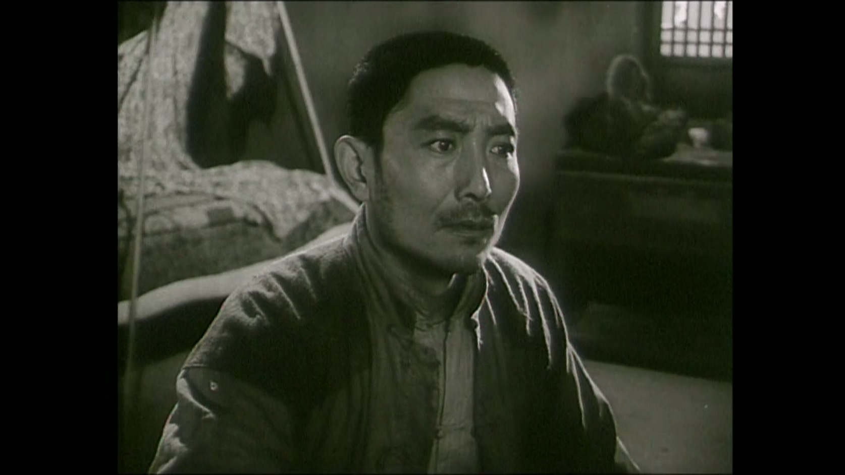 女交通员.mkv_20250423_103934.795.jpg