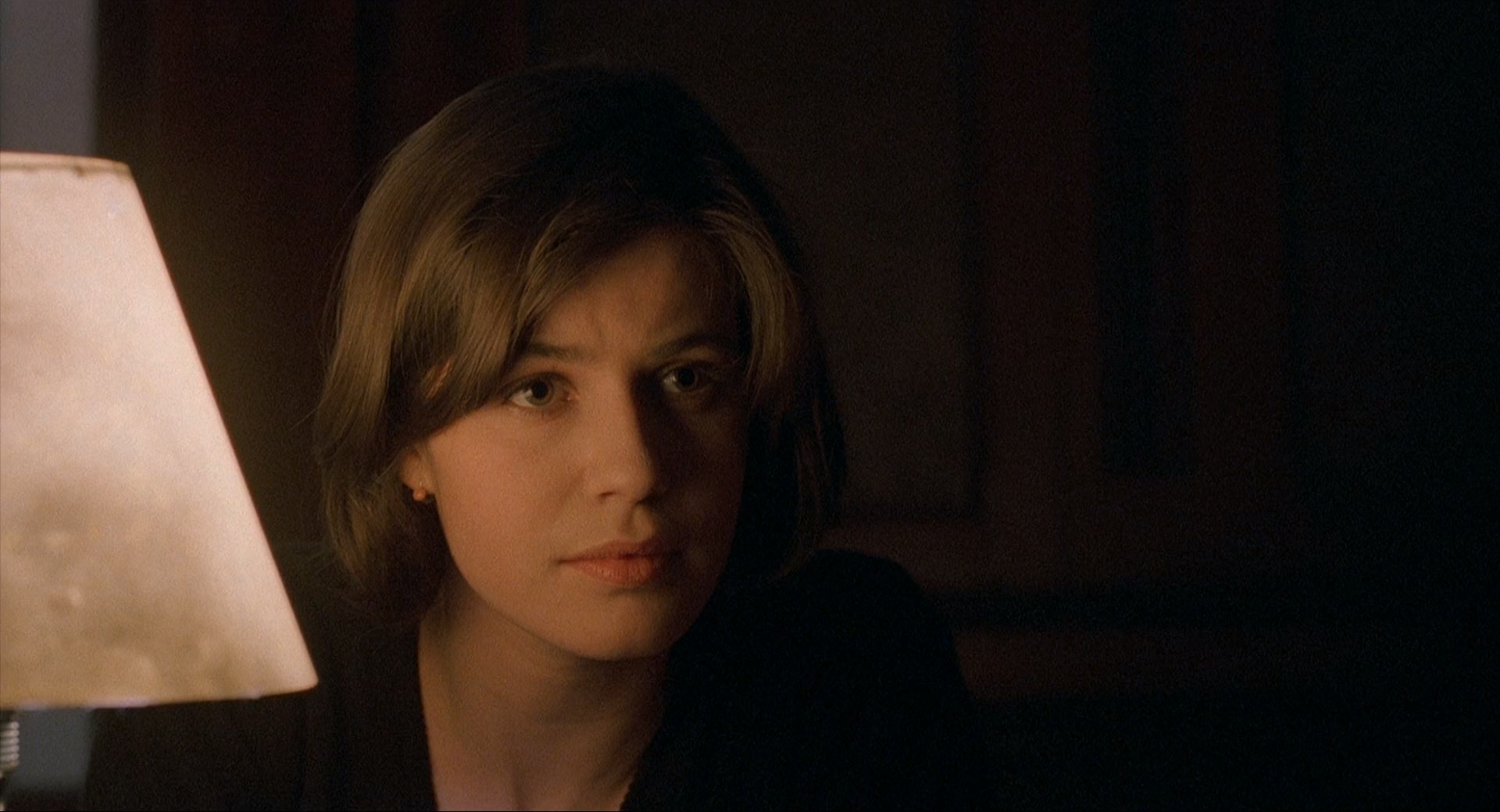[蓝白红三部曲之红].Three.Colors.Red.1994.CC.1080p.BluRay.x264.DTS.3Audios-CMCT.m.jpg