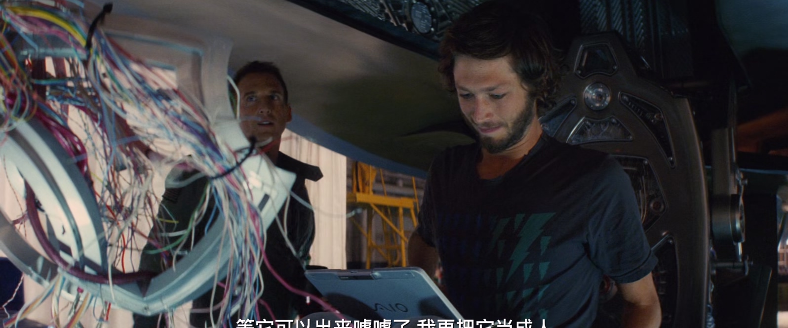 绝密飞行.Stealth.2005.1080p.BluRay.x265.2audio-RARBG特效字幕.mkv_20250509_104548.516.jpg