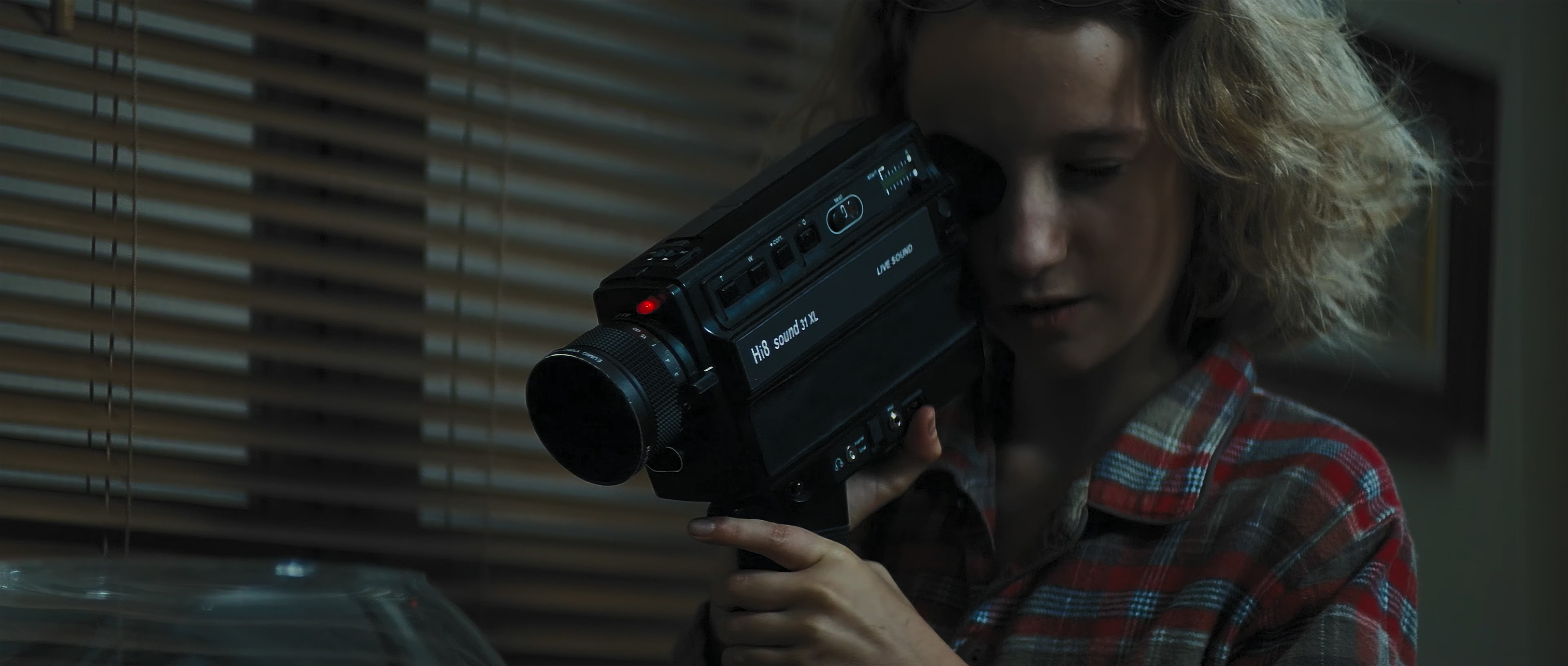 The.Hedgehog.2009.2160p.WEB-DL.H265.HDR.AAC-DreamHD.mp4_20250526_231007.361.jpg
