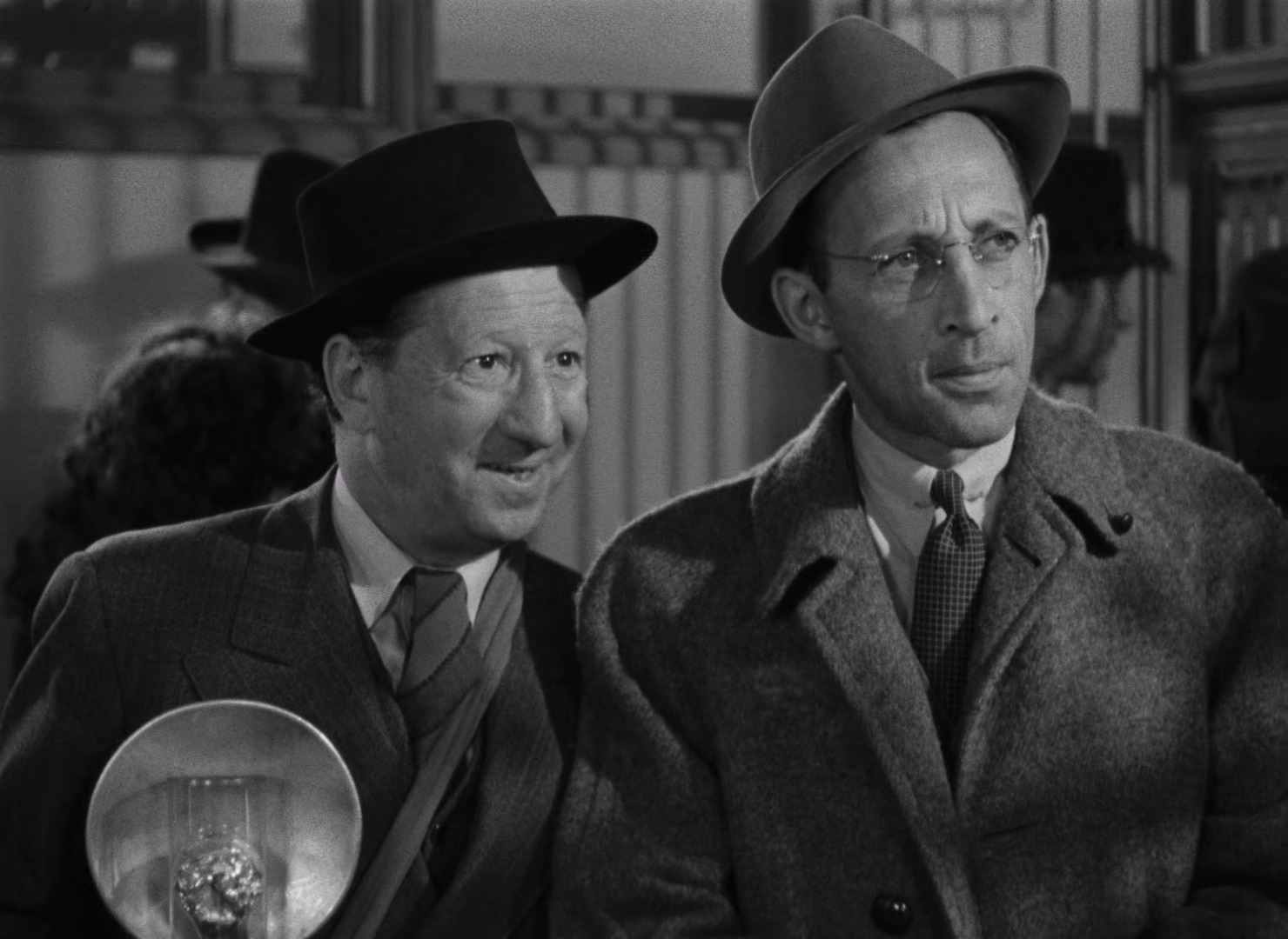 毒药与老妇.Arsenic.and.Old.Lace.1944.1080p.BluRay.x265-RARBG.mp4_20250528_235111.005.jpg