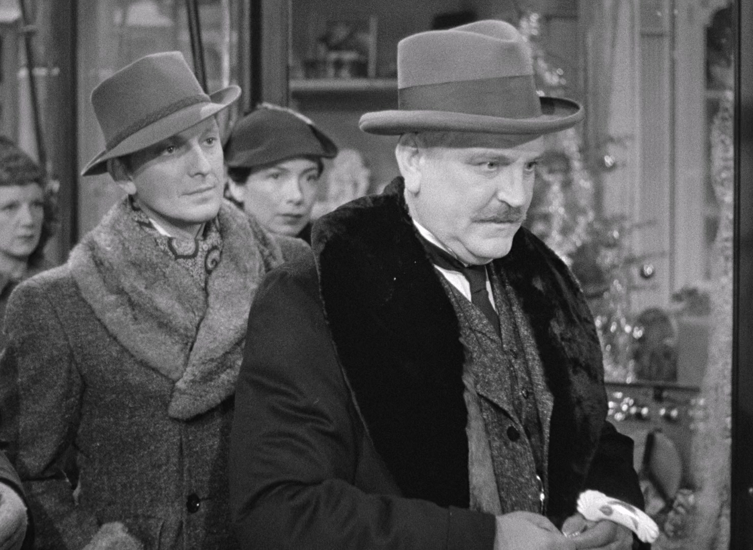 The.Shop.Around.the.Corner.1940.1080p.BluRay.x264.DTS-QuickIO.mkv_20250622_093027.752.jpg