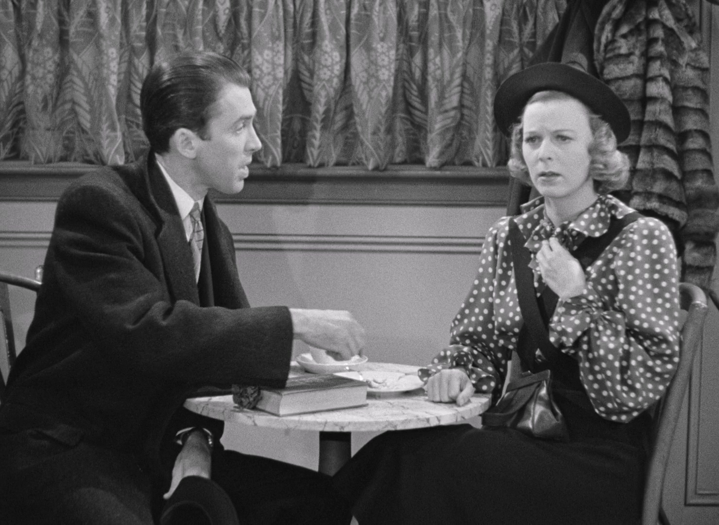 The.Shop.Around.the.Corner.1940.1080p.BluRay.x264.DTS-QuickIO.mkv_20250622_093131.516.jpg