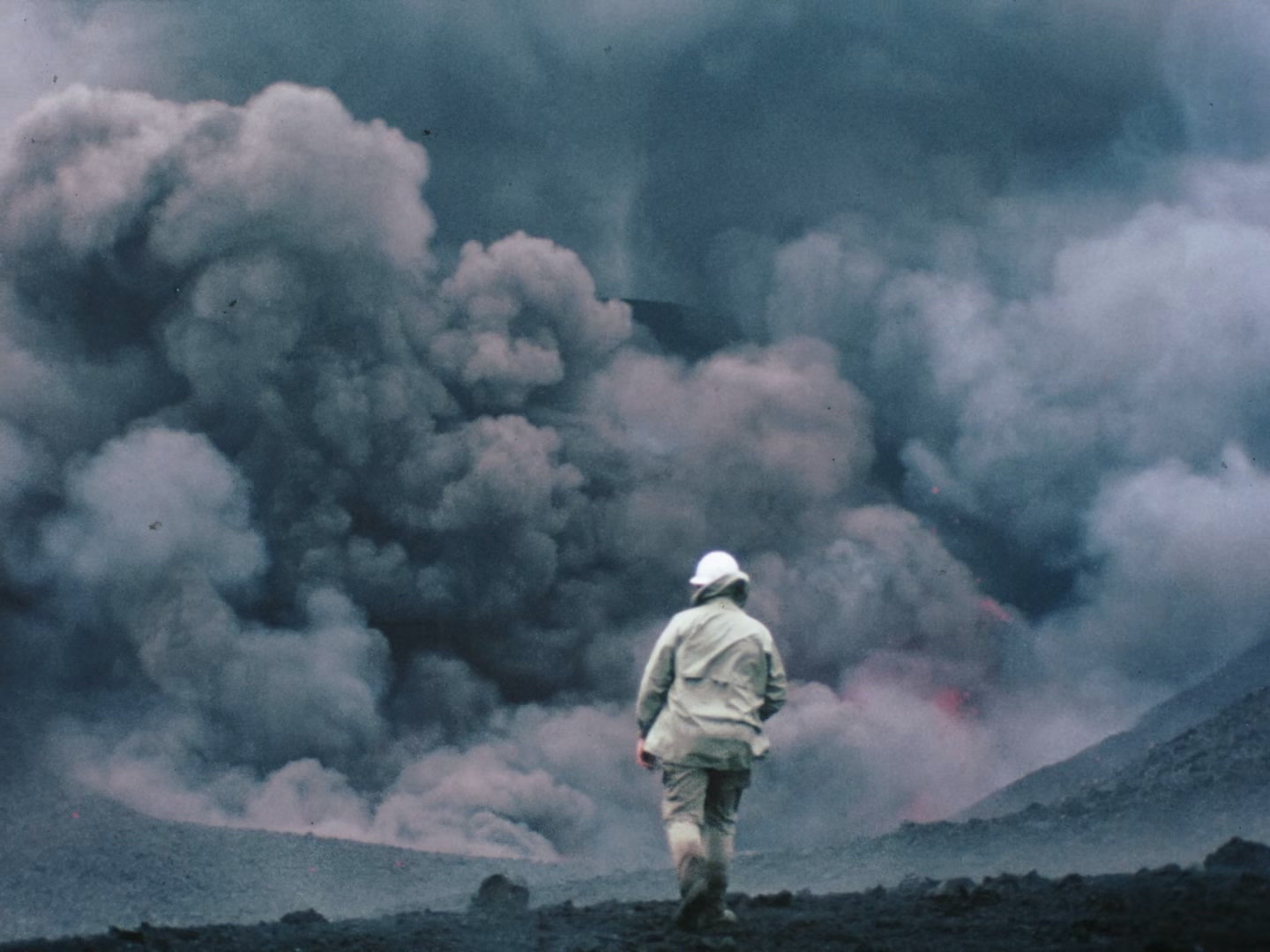 火车挚恋.Fire.of.Love.2022.1080p.X265.AAC.2Audios.mkv_20250625_180150.147.jpg