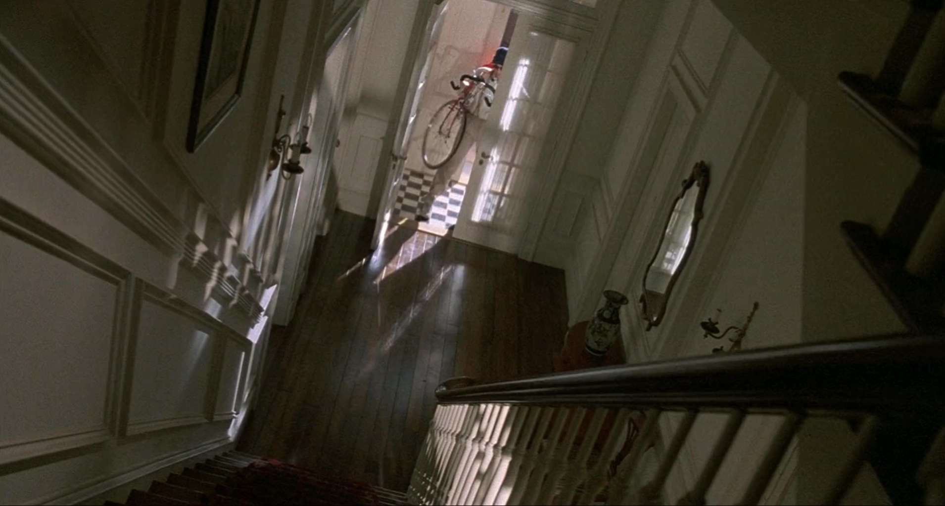 穿一只红鞋的男人.The.Man.With.One.Red.Shoe.1985.CN.mkv_20250704_200137.721.jpg