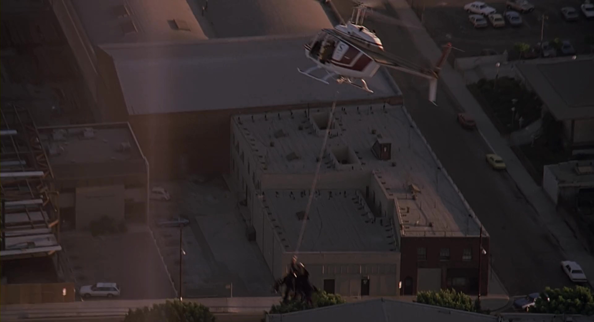 变形黑侠1.Darkman.1990.3Audio.CN.mkv_20250717_155415.817.jpg