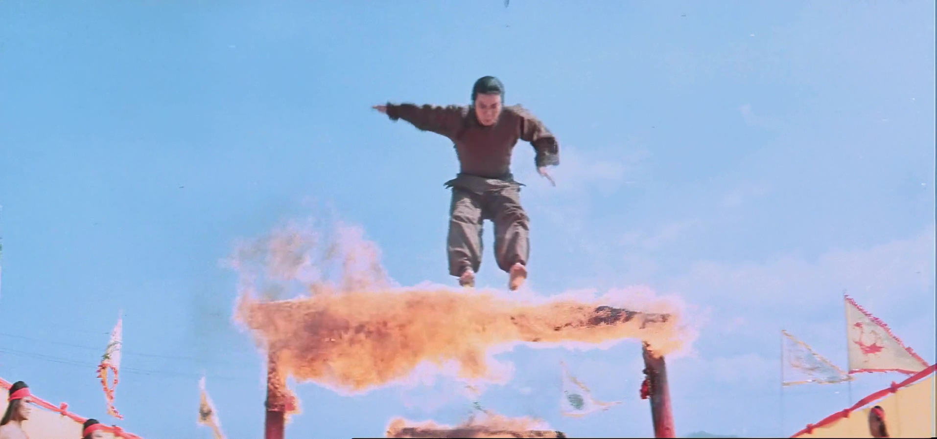 1983.天师撞邪(96分钟).1080P.国粤对应中字.mkv_20250717_015851.932.jpg