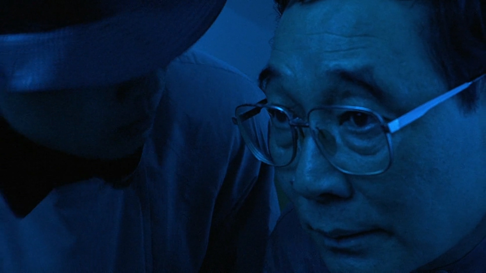 买凶拍人.You.Shoot.I.Shoot.2001.CHINESE.1080p.BluRay.H264.AAC.2audio-VXT.mkv_202.jpg