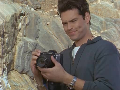 Baywatch Nights 1x21 - Closer Look.mkv_20251204_140523.531.jpg