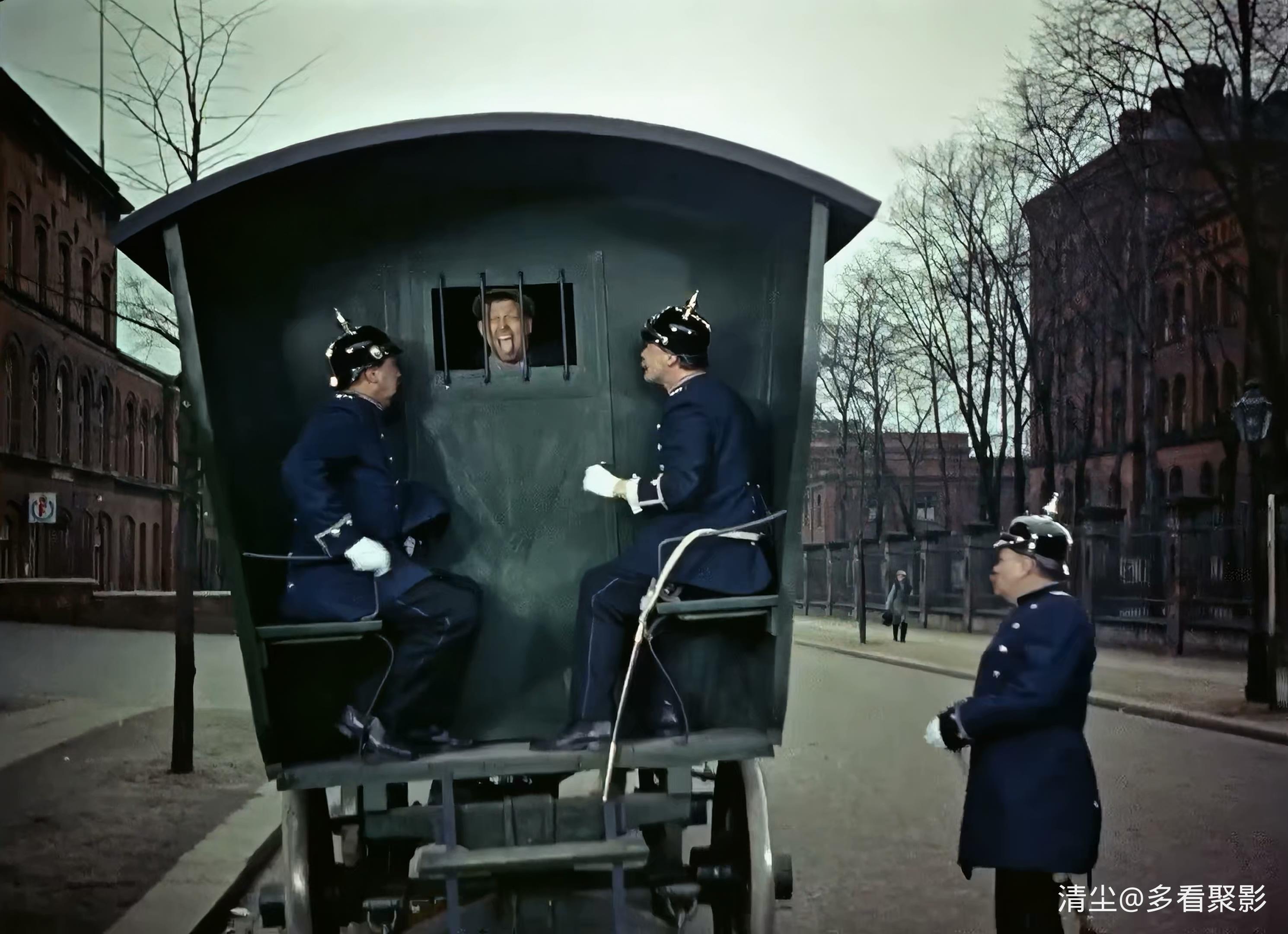 1956 科佩尼克上尉 Der Hauptmann von Köpenick.mkv_20260221_145748.781.jpg